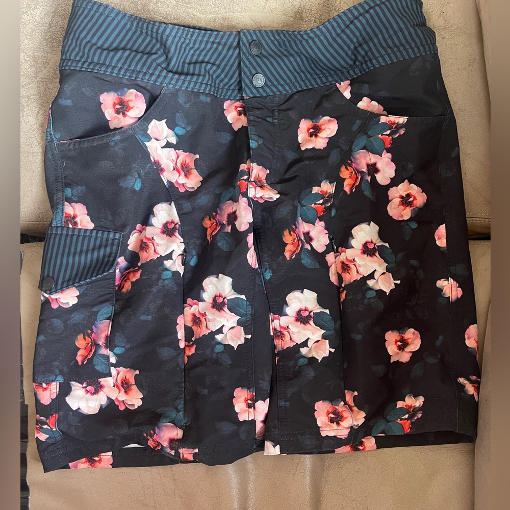 Almost new SHREDLY flower MTB mountain biking short size 10